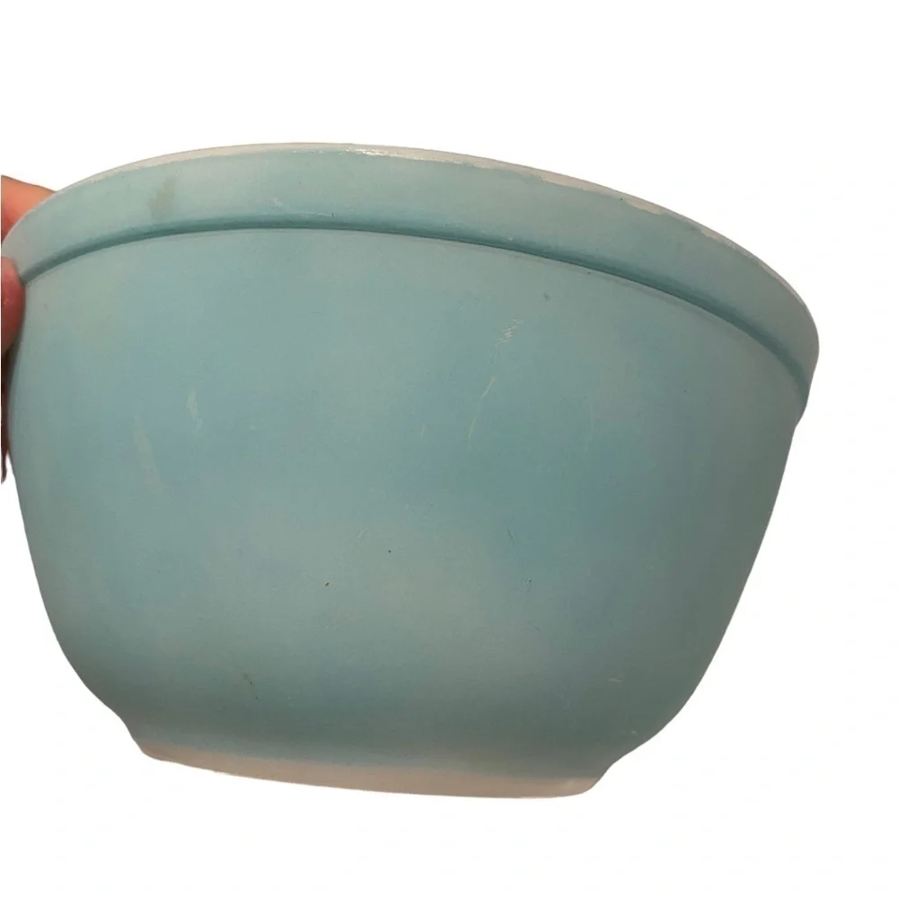 Pyrex Robin’s Egg Turquoise Blue Mixing Bowl 402 1.5 Quart Mid Century Modern